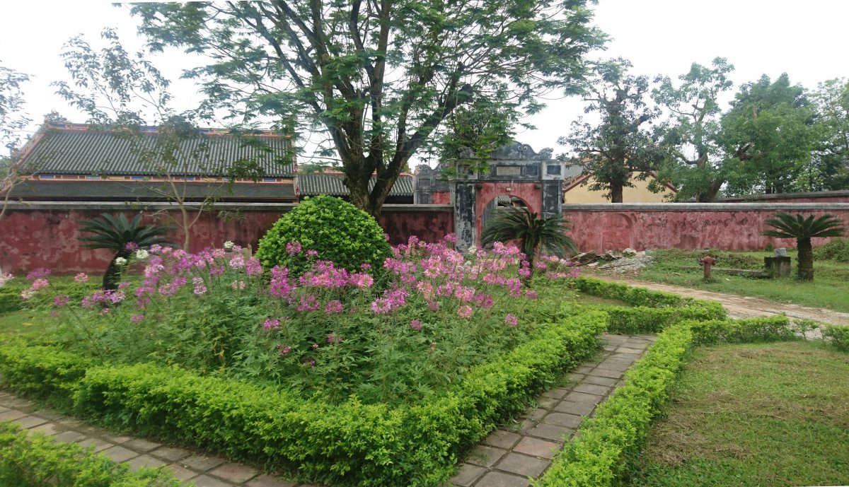 This garden is in the heart of The Forbidden Purple City, inside the Imperial City in the area which was purely for the use of the emperor's family and their servants